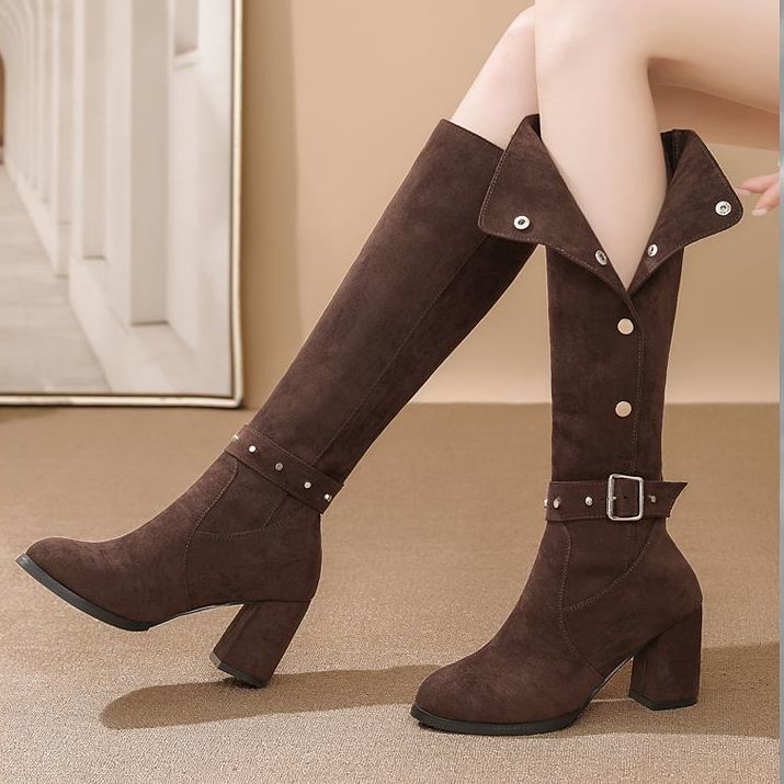 8 cm de haut, couleur marron