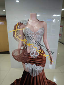 Ocstrade Fornitore all'Ingrosso di Abiti <span class=keywords><strong>da</strong></span> Sera Personalizzati, Vestiti a <span class=keywords><strong>Sirena</strong></span> Formali in Velluto Marrone con Perline e Strass Argento per Donne - Product Image 4