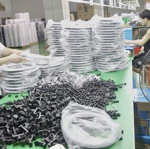 Fournisseur d'usine Anneau lumineux LED multicolore RVB 22 "avec support de téléphone, fille, jeune femme, télécommande de téléphone portable - Product Image 6