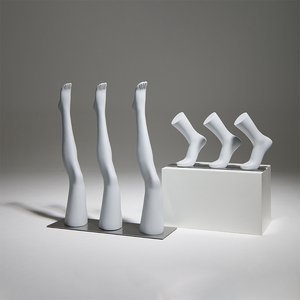 <span class=keywords><strong>Mannequin</strong></span> long en fibre de verre pour jambes féminines - Forme de présentation inclinée élégante pour l'affichage de bas, leggings et chaussettes - Product Image 6