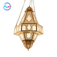 Lustre marocain LED carré en fer forgé fait main de taille moyenne, style arabe, lampe suspendue dorée pour salle à manger, hall d'hôtel
