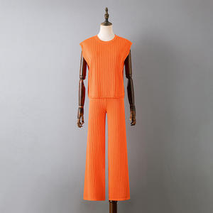 Tenues <span class=keywords><strong>tricot</strong></span>ées <span class=keywords><strong>sans</strong></span> manches pour femmes taille libre en gros décontracté 2 pièces ensemble col rond brodé <span class=keywords><strong>pull</strong></span> pantalon motif été - Product Image 5