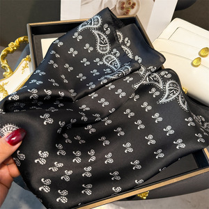 <span class=keywords><strong>Foulard</strong></span> carré en satin effet <span class=keywords><strong>soie</strong></span> Paisley pour <span class=keywords><strong>femme</strong></span> 70x70cm, bandana vintage noir Paisley pour cheveux, cou et sac OEM/ODM - Product Image 2