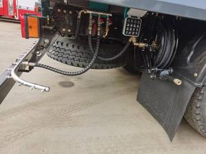 Camión barredor de calles de servicio pesado Dongfeng Tianjin, limpiador de calles multifuncional para saneamiento y lavado - Product Image 4