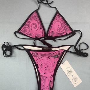 Conjunto <span class=keywords><strong>de</strong></span> <span class=keywords><strong>Bikini</strong></span> Halter <span class=keywords><strong>de</strong></span> Lujo Estilo <span class=keywords><strong>Pasarela</strong></span> con Textura Entrelazada, Traje <span class=keywords><strong>de</strong></span> Baño <span class=keywords><strong>de</strong></span> Dos Piezas con Detalle <span class=keywords><strong>de</strong></span> Cadena Dorada, Ropa <span class=keywords><strong>de</strong></span> Playa para Resort, Venta al por Mayor - Product Image 3