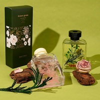 Vente en gros de cadeaux de luxe pour la Saint-Valentin bouteille en verre de parfum d'huiles essentielles aromatiques pour la maison diffuseur de roseaux avec bâtonnets