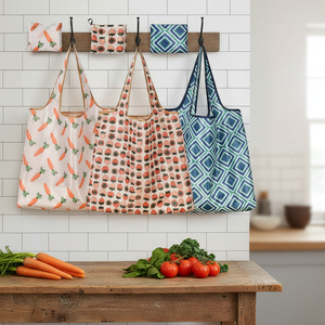 Sac fourre-tout pliable <span class=keywords><strong>en</strong></span> polyester écologique de taille moyenne, réutilisable, avec bandoulière, logo personnalisé et motif lettres, idéal pour les cadeaux - Product Image 4