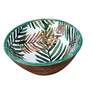 Bol en bois émaillé fait main avec motif feuille bohème et bordure verte pour servir les aliments et la décoration intérieure - Product Image 1