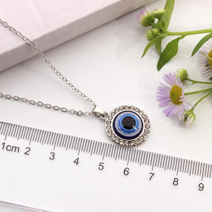 Collier avec pendentif rond en forme de cœur et de paume en argent avec yeux bleus maléfiques turcs, bijoux pour femmes, filles et hommes - Product Image 5