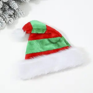 Nuevo creativo Amazon gran oferta de lujo de felpa corta de color verde y rojo mezclado Navidad Santa Cap, gorro de felpa de Navidad