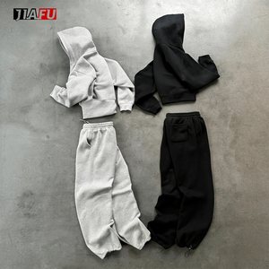 Set da 2 Pezzi per Uomo: Felpa con Cappuccio in Cotone Pesante e Pantaloni Larghi, Personalizzabili con Logo DTG, per Tifosi di <span class=keywords><strong>Calcio</strong></span> - Product Image 1