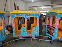 Train électrique sur rail à 4 places fourni par le fournisseur pour centres commerciaux, aires de jeux pour enfants