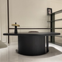 Bureau moderne en forme de rein en bois de chêne foncé avec base sculpturale incurvée pour salle d'étude