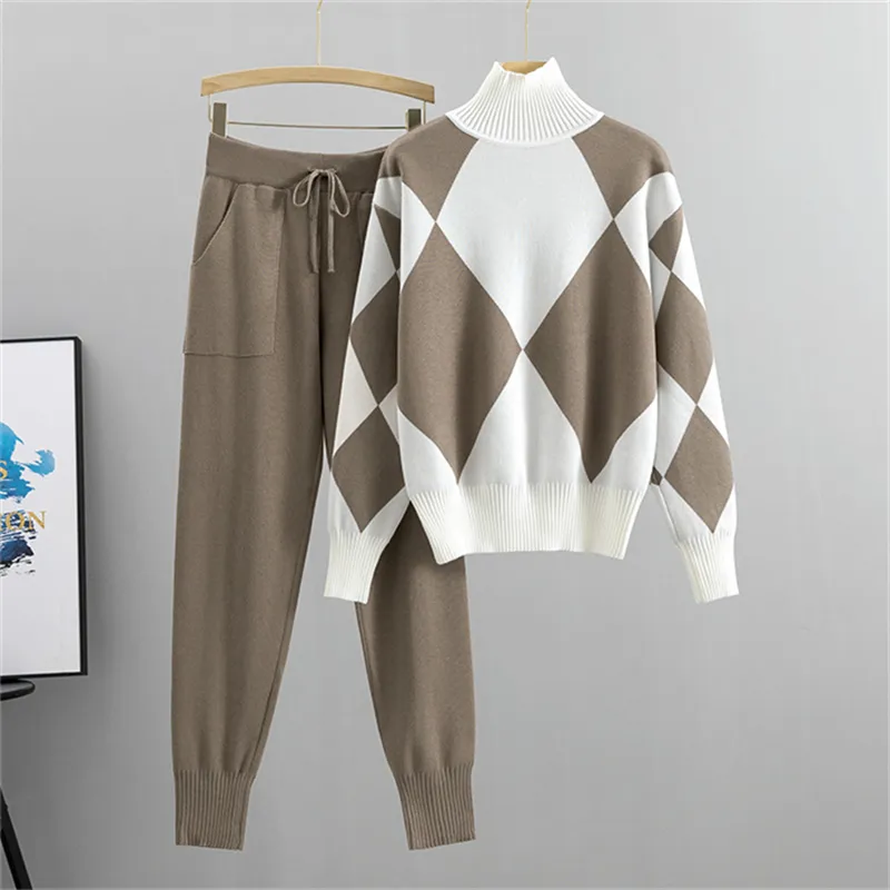 फैशन सूट महिलाओं के शरद ऋतु सर्दियों में नए आकस्मिक बुना हुआ चेकआउट उच्च गर्दन स्वेटर + ठोस पैंट दो टुकड़ा सेट