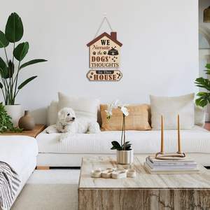 Panneau de porte amusant pour chien : « Dans cette maison, nous racontons les pensées des chiens », Décoration murale rustique pour porte d'entrée - Product Image 6