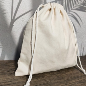 Pochette en toile de coton beige Panda Sew, taille moyenne, avec cordon de serrage, pour emballage cadeau et bijoux - Product Image 3