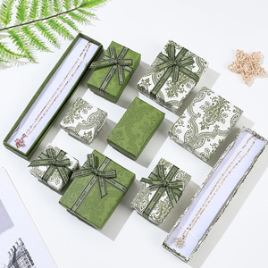 Caja de Joyería Cuadrada de Papel de Color Personalizado de Lujo con Forro de Algodón para Collares, Pendientes, Pulseras y Colgantes, Empaque Personalizado - Product Image 5