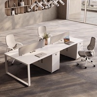 Bureau de personnel au design moderne et épuré, postes de travail doubles 4 places en forme de bande, utilisation commerciale, boîte à câbles en PVC, combinaison libre