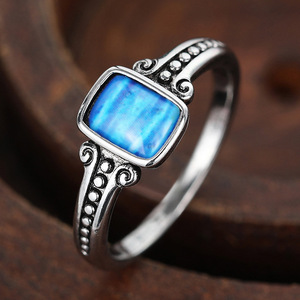 Anello T0928 con Opale Quadrato, Pietra Naturale con Incastonatura a Castone, Gioiello di Moda per Donna, Idea Regalo - Product Image 3