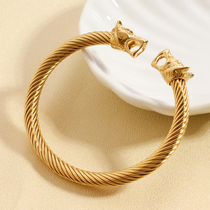 สร้อยข้อมือหัวหมาป่ากันน้ำสไตล์วินเทจกำไลไทเทเนียมสแตนเลสสตีลดีไซน์หัวหมาป่า - Product Image 4