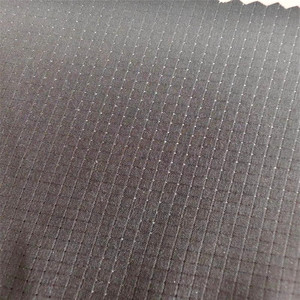 Catiónico dos tonos <span class=keywords><strong>Bicolor</strong></span> T400 Spandex agujeros elásticos enrejado poliéster cuatro vías estiramiento agujero tela para hombres pantalones de senderismo - Product Image 2