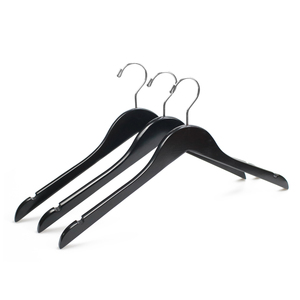 Custom Boutique appendiabiti in legno Non Slip Logo personalizzato appendiabiti in legno con clip antiscivolo per negozio al dettaglio - Product Image 2
