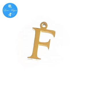 Minuscolo Charm in acciaio inossidabile placcato oro 18K con lettere maiuscole <span class=keywords><strong>E</strong></span> di creazione di gioielli di moda - Product Image 2