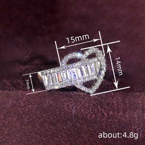 Anello a cuore scintillante per donna, gioiello da dito dolce e alla moda - Product Image 4