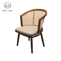 Table et chaise en bois de restaurant de style sud-est asiatique ensemble de meubles de table et de chaise de stand en rotin demi-cercle de café d'hôtel
