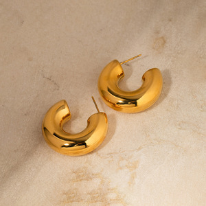Pendientes de Aro Geométricos Chapados en Oro de 18K con Poste de Acero Inoxidable para Uso Diario - Product Image 3