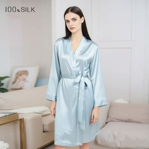 Robe de nuit en soie pure à 100 % pour femme, manches longues, sexy, luxueuse, avec logo thermique sur le devant - Product Image 2