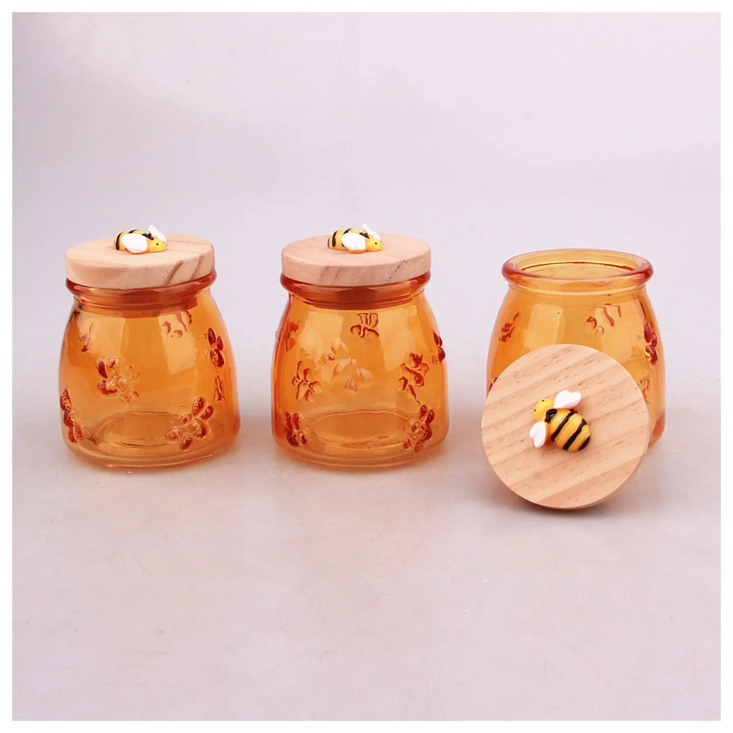Woondecoratie Nieuwe Ontwerp Custom Food Grade Lege Clear Ronde Honing Glazen Pot Met Houten Deksel En Bee-Vormige honing Jar