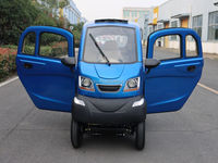 Kendaraan Mobilitas Listrik Mini Empat Roda 1200W untuk Dewasa Kamera Belakang Jok Kulit Setir Kiri Lampu Depan LED 45km/jam