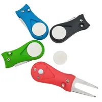 Faltbares Golf Divot Tool mit Popup-Taste und magnetischem Ball Marker Golf Marker Pitch Divot Reparatur Switchblade Tool