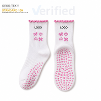 Chaussettes de yoga et de pilates pour femmes, en coton respirant, avec logo personnalisé de haute qualité, bordure à volants, broderie, antidérapantes, pour le fitness