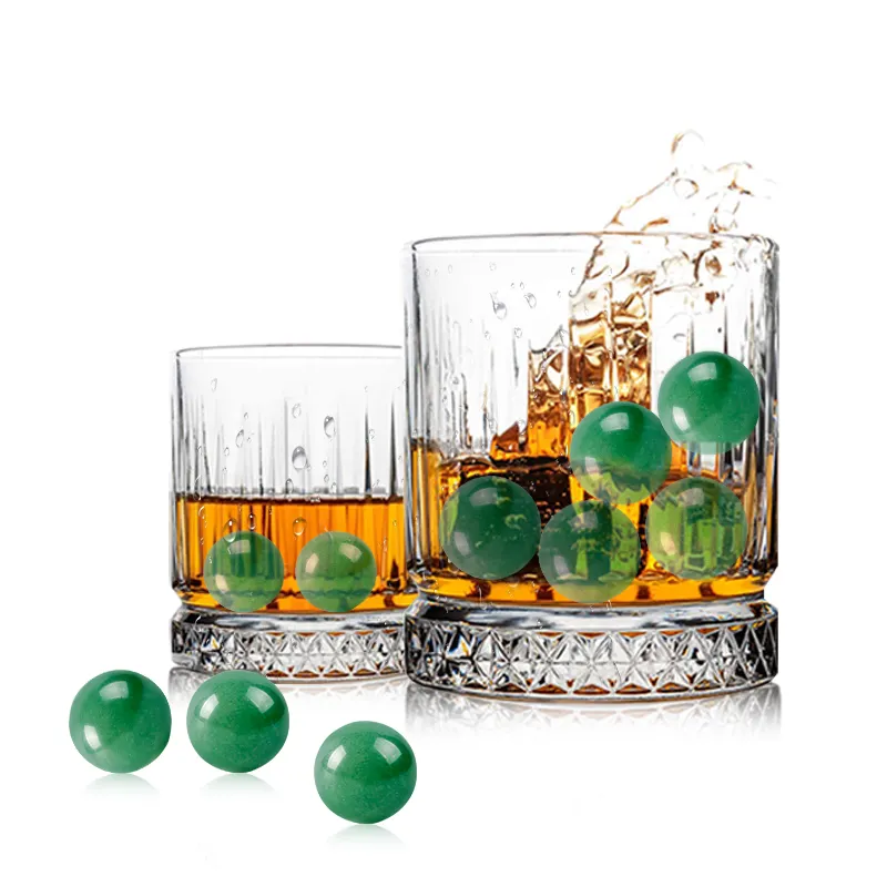 Doğal yeşil aventurin gül beyaz kristal kuvars şarap taşlar viski taşı s soğutma taşlar yuvarlak viski taşı hediye seti