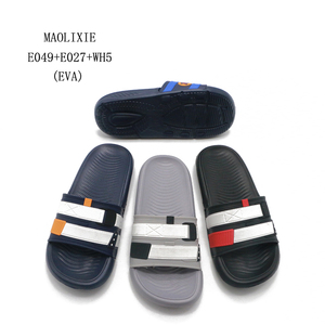 Women's Slippers — pantoufles à enfiler EVA pour hommes, babouches tendances et personnalisées de luxe, sandales originales - Product Image 2
