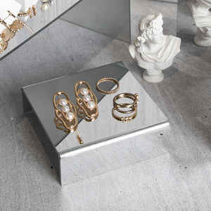 Support <span class=keywords><strong>d</strong></span>'affichage de bijoux transparent en gros, support <span class=keywords><strong>d</strong></span>'affichage de jouets, de portefeuilles mobiles, de bracelets, étagère en <span class=keywords><strong>plexiglas</strong></span> à 3 niveaux, support pour colliers et boucles <span class=keywords><strong>d</strong></span>'oreilles - Product Image 2