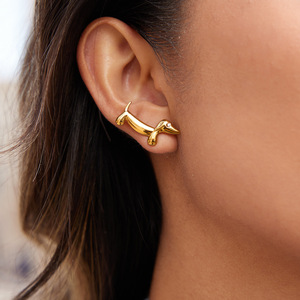 Boucles d'oreilles Teckel plaquées or avec yeux en diamant pour femme, à porter au quotidien - Product Image 2