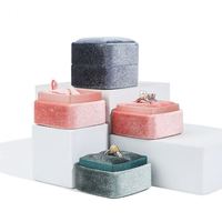 Vente en gros de nouveaux petits colliers décoratifs pour couples, boîte à bijoux en velours, emballage cadeau, bijoux