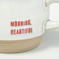 Échantillons gratuits personnalisés-Vente chaude nouvelle tasse en céramique tasse à café en grès avec logo avec glaçure réactive bord de la bouche fuite poterie argile boue fond de tasse