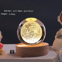 Boule de la Voie Lactée en cristal laser avec base de lumière LED en bois qui s'allume