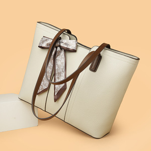 Sac fourre-tout grande capacité en cuir végétalien PU, couleur unie, tendance, pour femme, idéal pour les voyages - Product Image 5