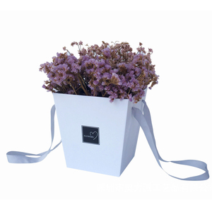 Scatola Regalo in Cartone a Forma di Trapezio Personalizzata per Fioristi con Fiori - Product Image 4