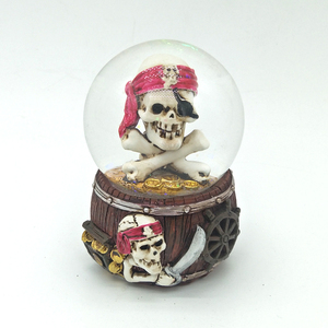 Bola de Nieve Náutica de Resina de México, Recuerdo del Caribe, Calavera Pirata, Globo de Nieve - Product Image 2