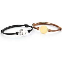 Bracelet de couple réglable gravé avec un disque en fer électroplaqué poli et un cordon en cuir tressé ciré pour anniversaire
