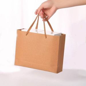 Bolsa de Papel Kraft Marrón con Asas Anchas, Personalizable, Ecológica, Hecha con Materiales Reciclados - Product Image 3