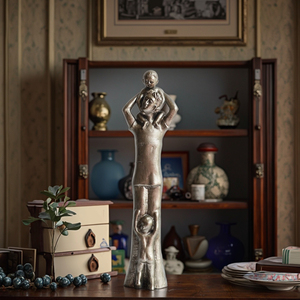 Scultura in Ghisa 'Famiglia per l'Amore' con Papà e Due Bambini, Statuetta in Metallo Resistente per Ornamenti Megbond S0162 - Product Image 2