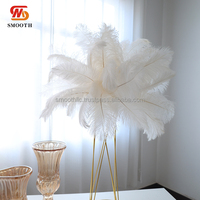 Décoration de table d'événement de mariage élégante, centre de table en plumes d'orchidée blanches ivoire