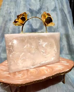 กระเป๋าและกระเป๋าคลัทช์ทำจากเรซินที่ไม่เหมือนใครสดใสเป็นมิตรกับสิ่งแวดล้อมและเครื่องประดับงานฝีมือที่สร้างขึ้นสำหรับผู้หญิงที่ชื่นชอบความสง่างาม - Product Image 2